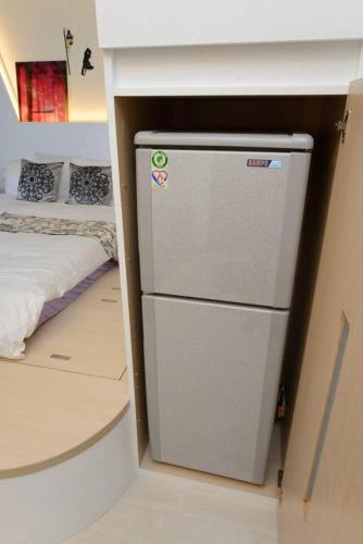 One-Bedroom Apartment image 8