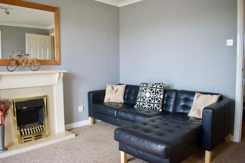 Bright 2 Bedroom Apartment Off Leith Walk, Leith, Edinburgh and the Lothians