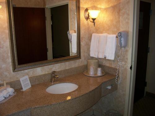 Holiday Inn Express Hotel & Suites - Concord, an IHG Hotel