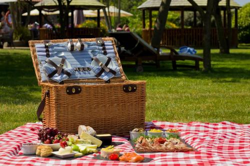 The Farmhouse Hotel and Restaurant - image 3