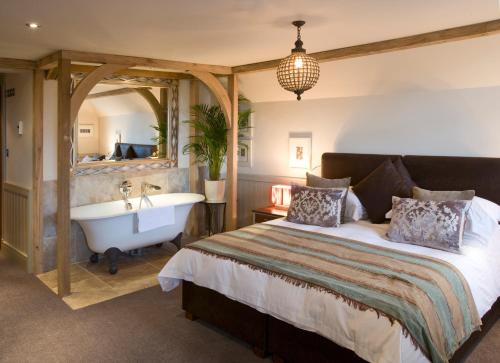 The Farmhouse Hotel and Restaurant - image 3