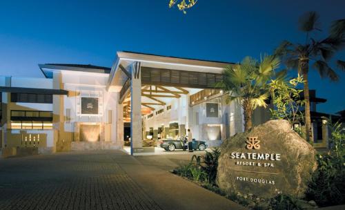 入口, Luxury Apartments at Temple Resort and Spa Port Douglas in 波特道格拉斯南