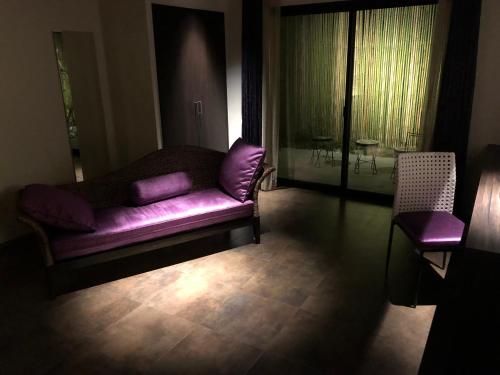 Suite with Garden View image 10