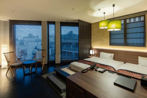 room detail thumbnail 1