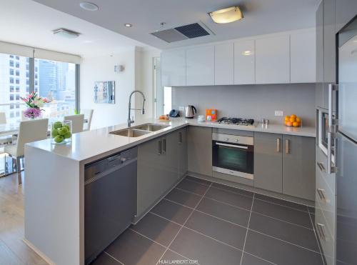 Zara Tower – Luxury Suites and Apartments - image 2