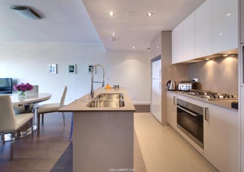 Zara Tower – Luxury Suites and Apartments - image 9