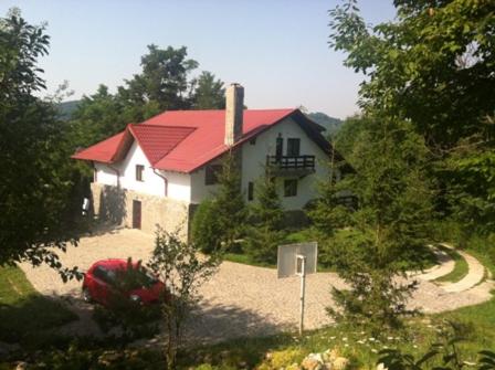 CASA CU BRAZI