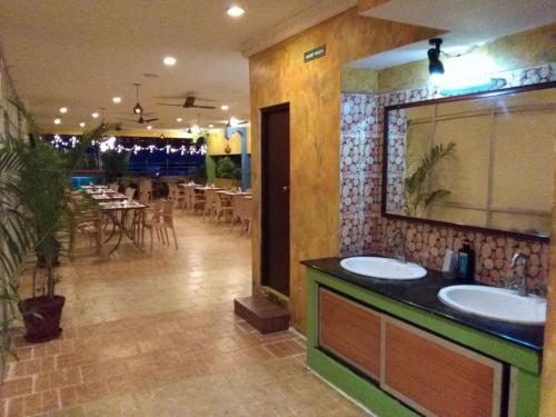 ホテル ゴールデン サン イン