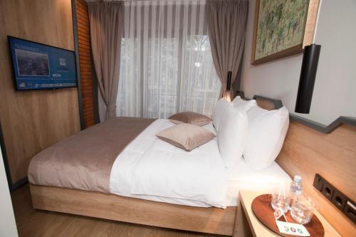 Solun's Riverside Rooms 2