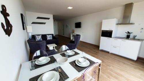 Apartment with Sea View image 4