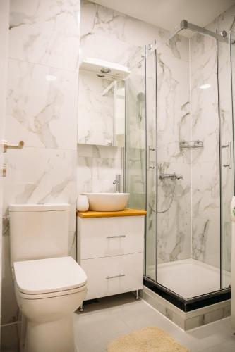 Zuhanyzó, Studio Hana in Sajmiste