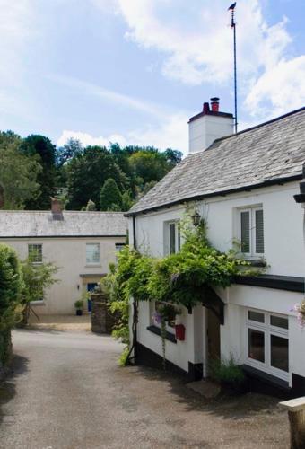 Hunters Lodge Inn - Accommodation - Totnes