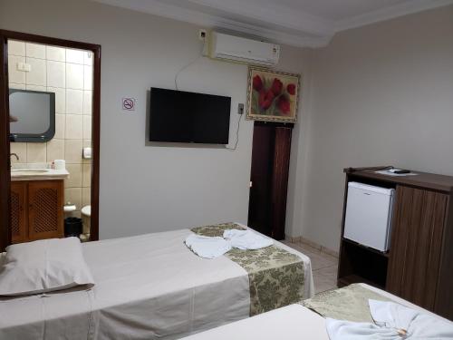 2 twin beds