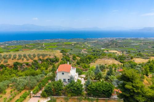  Villa Stella-Majestic Hill-Top Villa near Kiato in Korinthos, Pension in Kiato bei Kiato