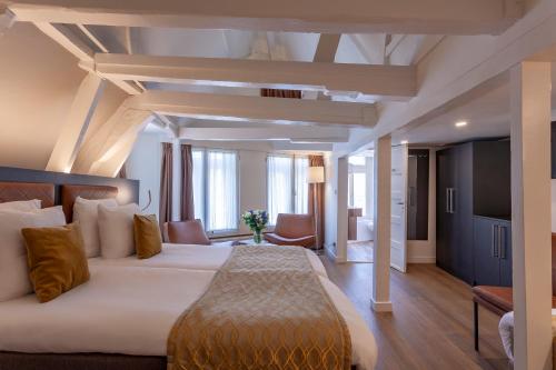 Avenue Hotel