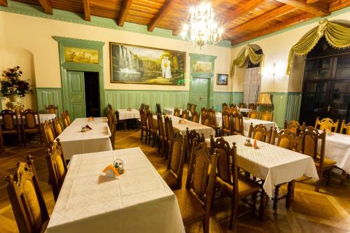 Étterem, Palac w Czyzowie Szlacheckim in Dwikozy