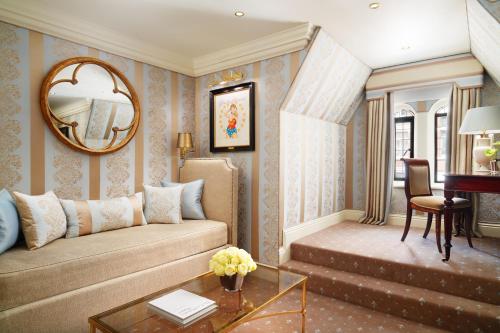214303398 Milestone Hotel Kensington