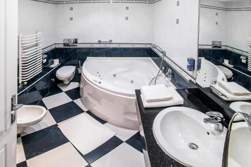 Well-appointed bathrooms