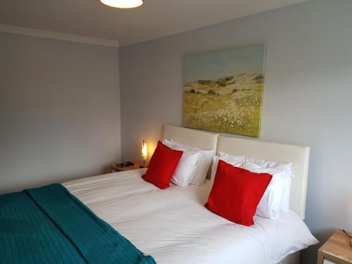 Penllech House - Huku Kwetu Notts - 3 Bedroom Spacious Lovely and Cosy with a Free Parking- Affordable and Suitable to Group Business Travellers