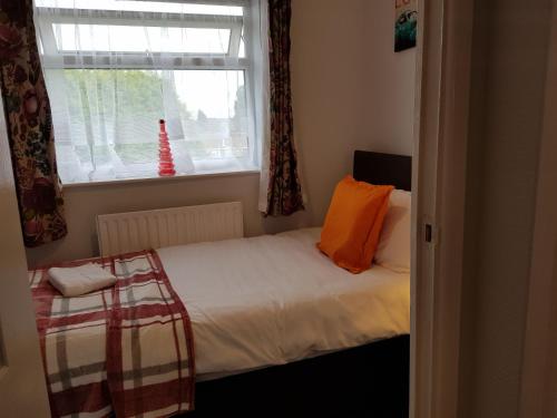 Penllech House - Huku Kwetu Notts - 3 Bedroom Spacious Lovely and Cosy with a Free Parking- Affordable and Suitable to Group Business Travellers