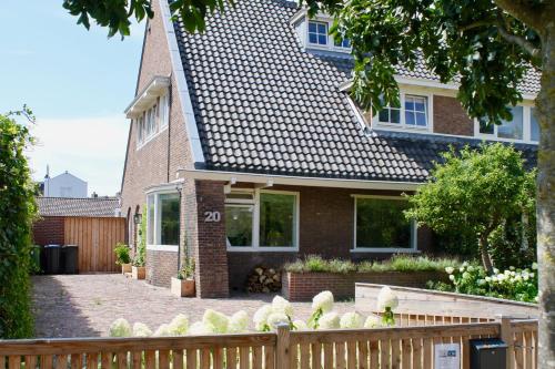  Luxury family Villa Zandvoort, Unterkunft in Zandvoort