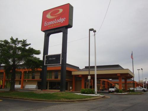 Econo Lodge Inn and Suites - Jackson