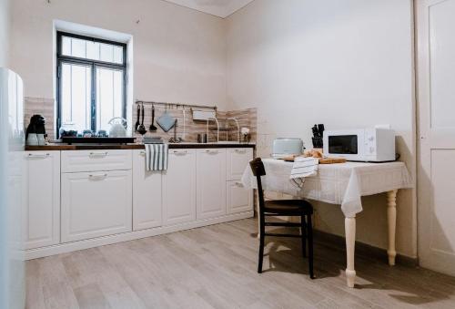 virtuve, La Quiete del Roero - Casa Vacanze nel verde in Monticello d' Alba