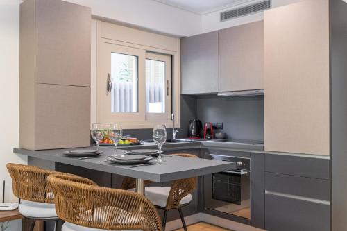 Cozy One-Bedroom Apartment image 5