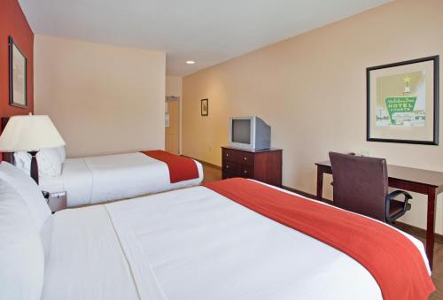 Holiday Inn Express & Suites East Wichita I-35 Andover, an IHG Hotel