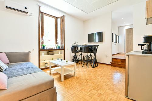  Flowers of Athens, Boutique Aparthotel with 6-Apartments in Central Athens in Athen