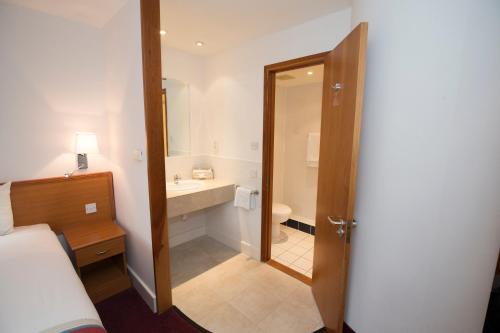 Ramada Cambridge - image 13