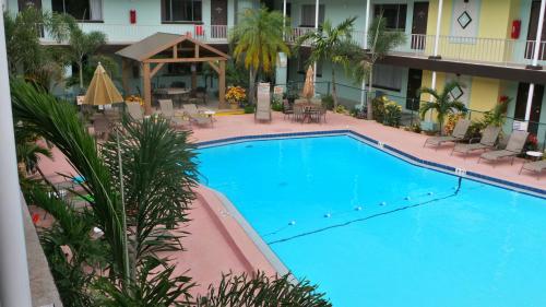 Island House Resort Hotel - 숙소 외관