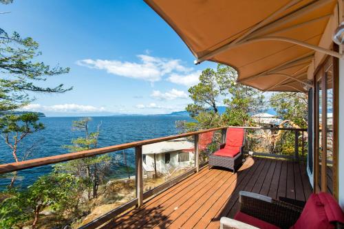 Rockwater Secret Cove Resort - Accommodation - Halfmoon Bay