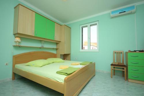 Apartments by the sea Pasman - 8295