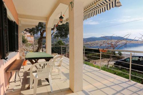 Apartments by the sea Poljica Trogir - 10353 Marina 