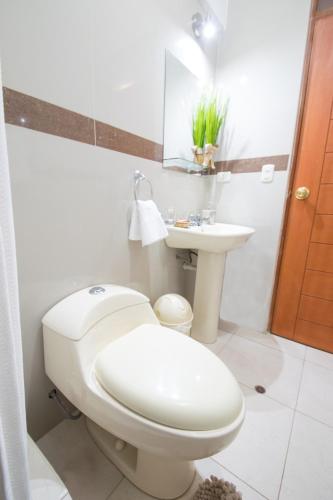 Two-Bedroom Apartment with View image 9