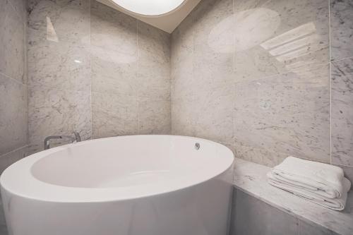 Shower, Jeongseon JS Grand Palace Hotel in Sabuk-eup