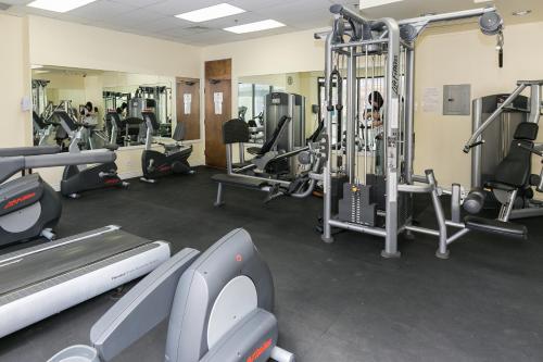 17th Floor One Bedroom in Waikiki - Close to Beach - Mountain Views - image 6