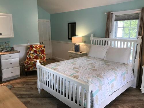 Falmouth Heights Motor Lodge - image 3