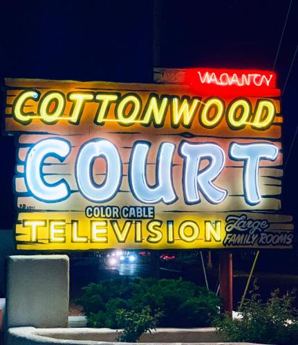 Cottonwood Court Motel