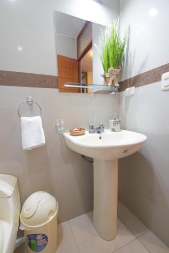 Two-Bedroom Apartment with View image 5