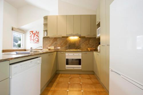 Lhotsky Apartments Thredbo Village