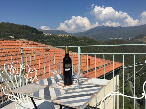  Amazing view, terrace, confort among olives and sea, Ranzo-Borgo bei Borgomaro