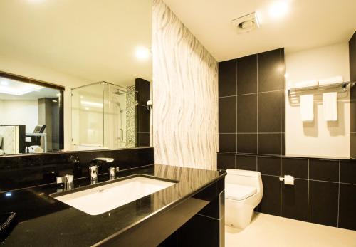 Bathroom, Alfahad Hotel in Hat Yai University