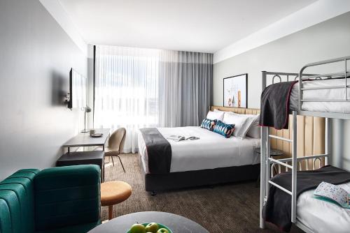 2 twin beds