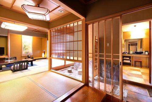 Japanese-Style Deluxe Room with Teppan Yaki Dinner - River View