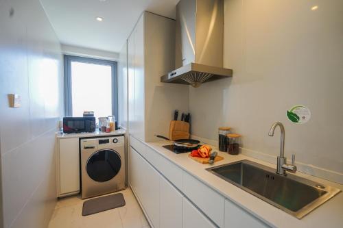 Kitchen, Sincere Residence Changfeng in Putuo and Changfeng Park