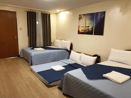2 twin beds