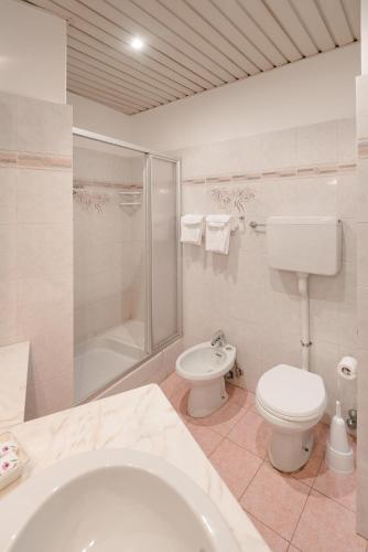 Miramare Hotel - image 2