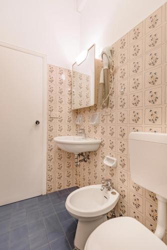 Miramare Hotel - image 12